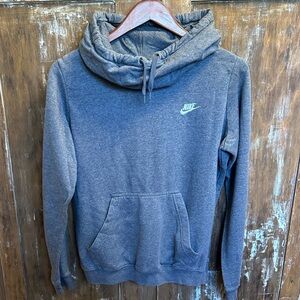 Nike Essential Fleece Funnel Neck Hoodie
Heather Gray Size Medium